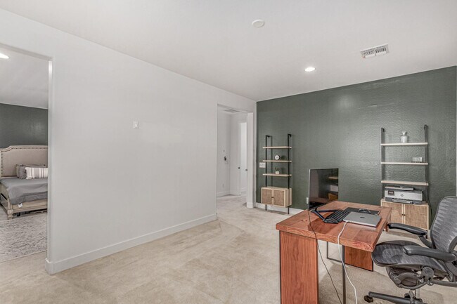 Building Photo - 9560 E Spiral Ave