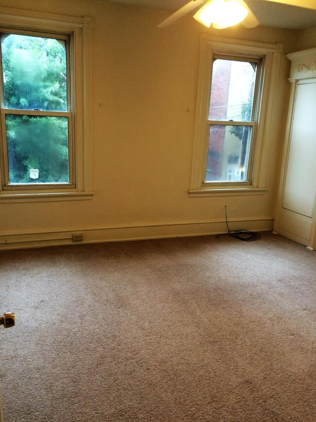 Upstairs front bedroom - 3104 Kennett Sq