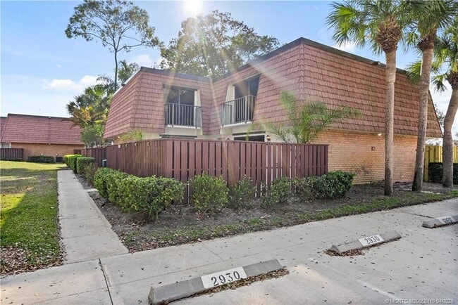 Building Photo - 2930 SW Sunset Trace Cir