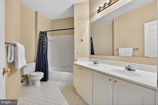 Building Photo - 1645 International Dr