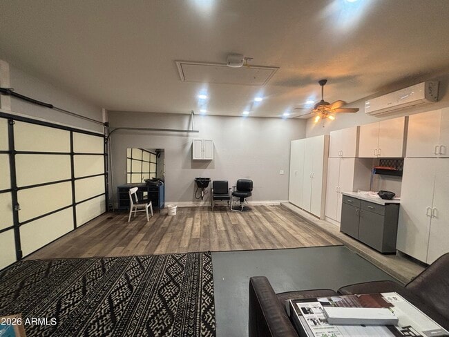 Building Photo - 948 E Savannah Dr