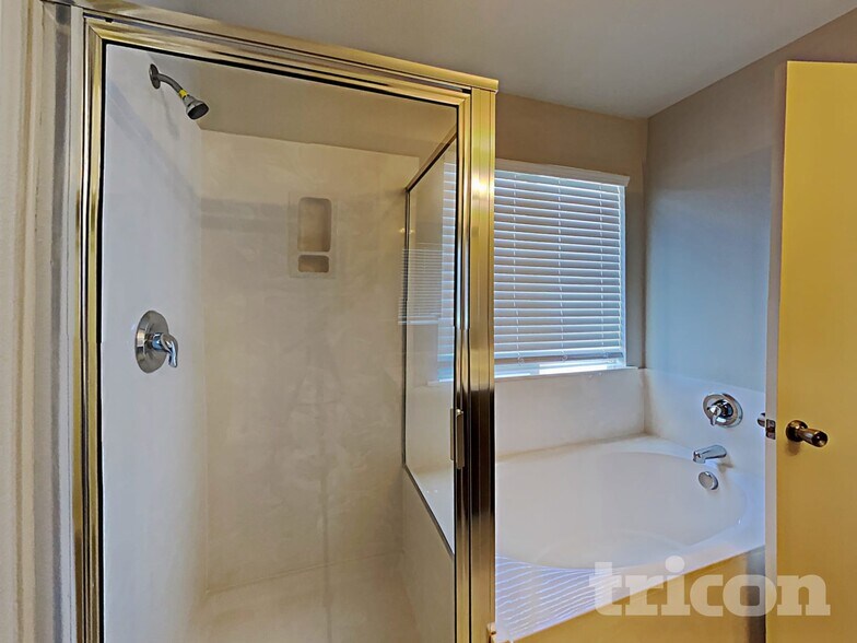 Building Photo - 9707 Marbach Bend