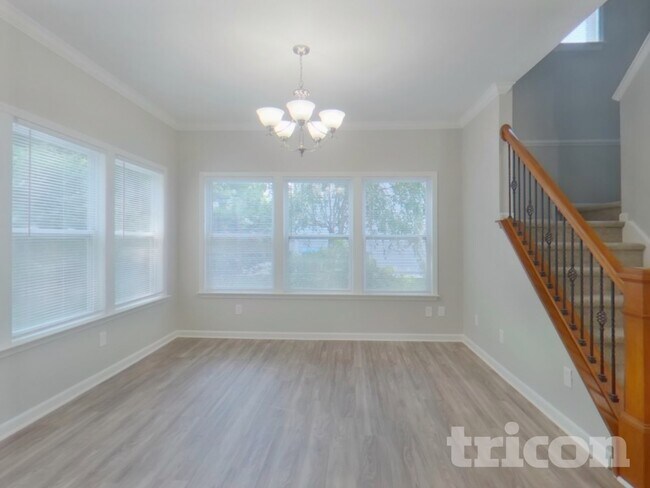 Building Photo - 121 English Oak Lane