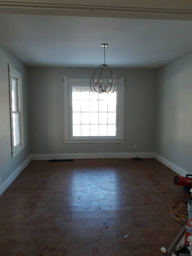 Building Photo - 614 S Zane Hwy