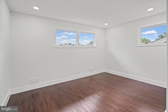 Building Photo - 750 Tydings Rd