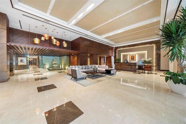 Building Photo - 5875 Collins Ave