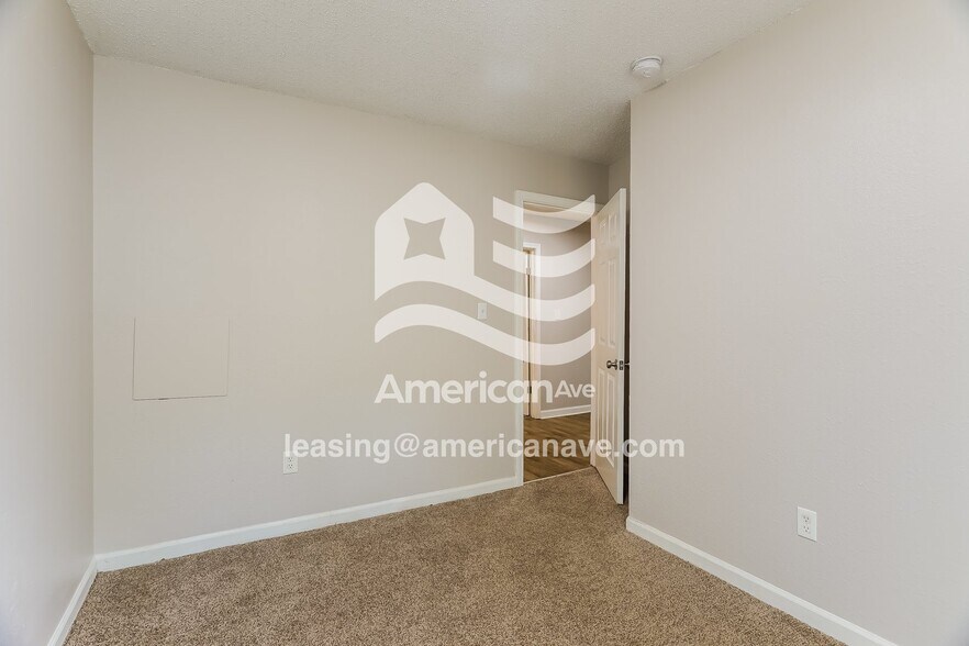 Building Photo - 1049 Northwood Dr