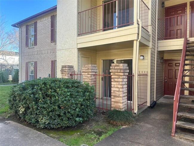 Building Photo - 2120 El Paseo St