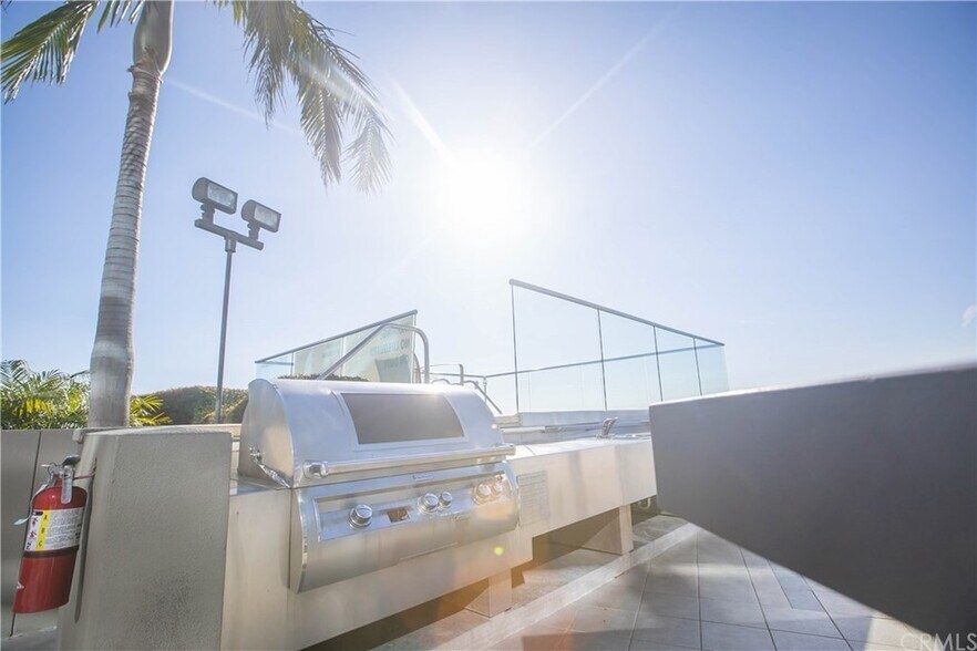 Building Photo - 1100 Wilshire Blvd