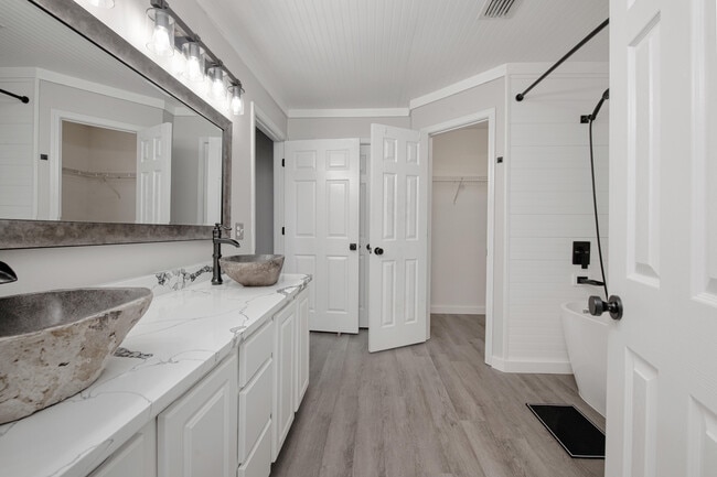 Building Photo - 4268 Lancaster Dr