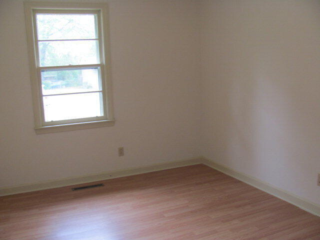 Building Photo - 222 Cuttino Rd