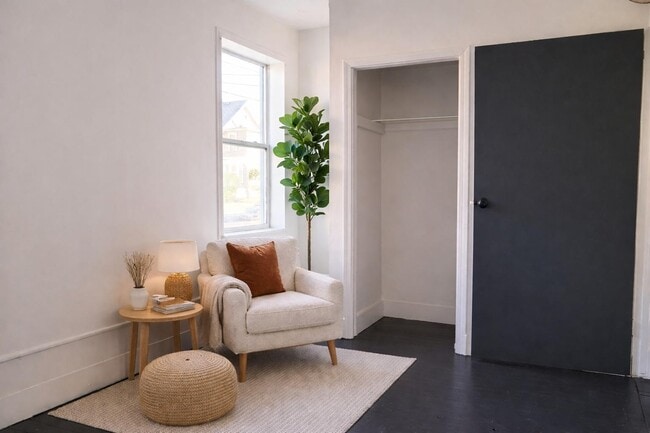 Building Photo - 124 Dawes Ave