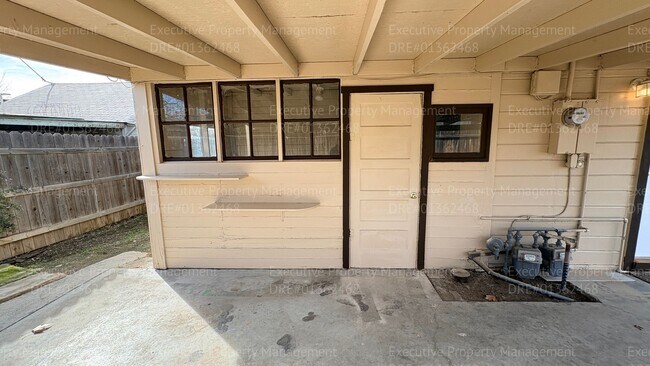 Building Photo - 1625 Camino Sierra