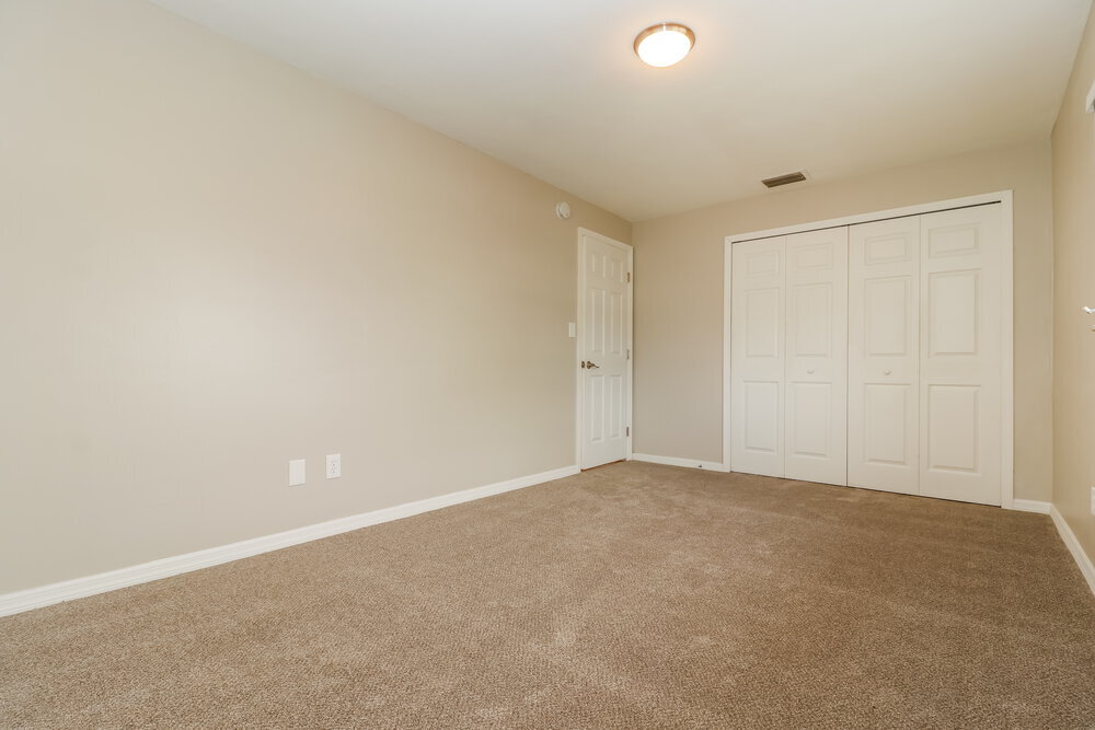 Building Photo - 2319 Surrey Ln