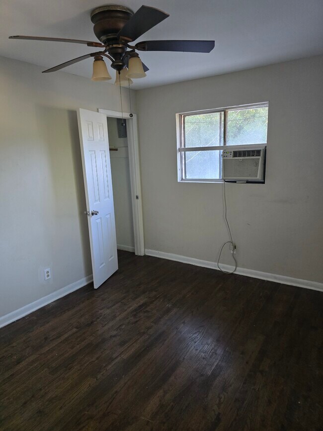 Building Photo - Sells Avenue