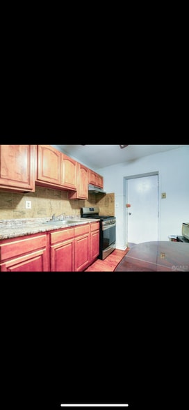 Building Photo - 500 S Center St