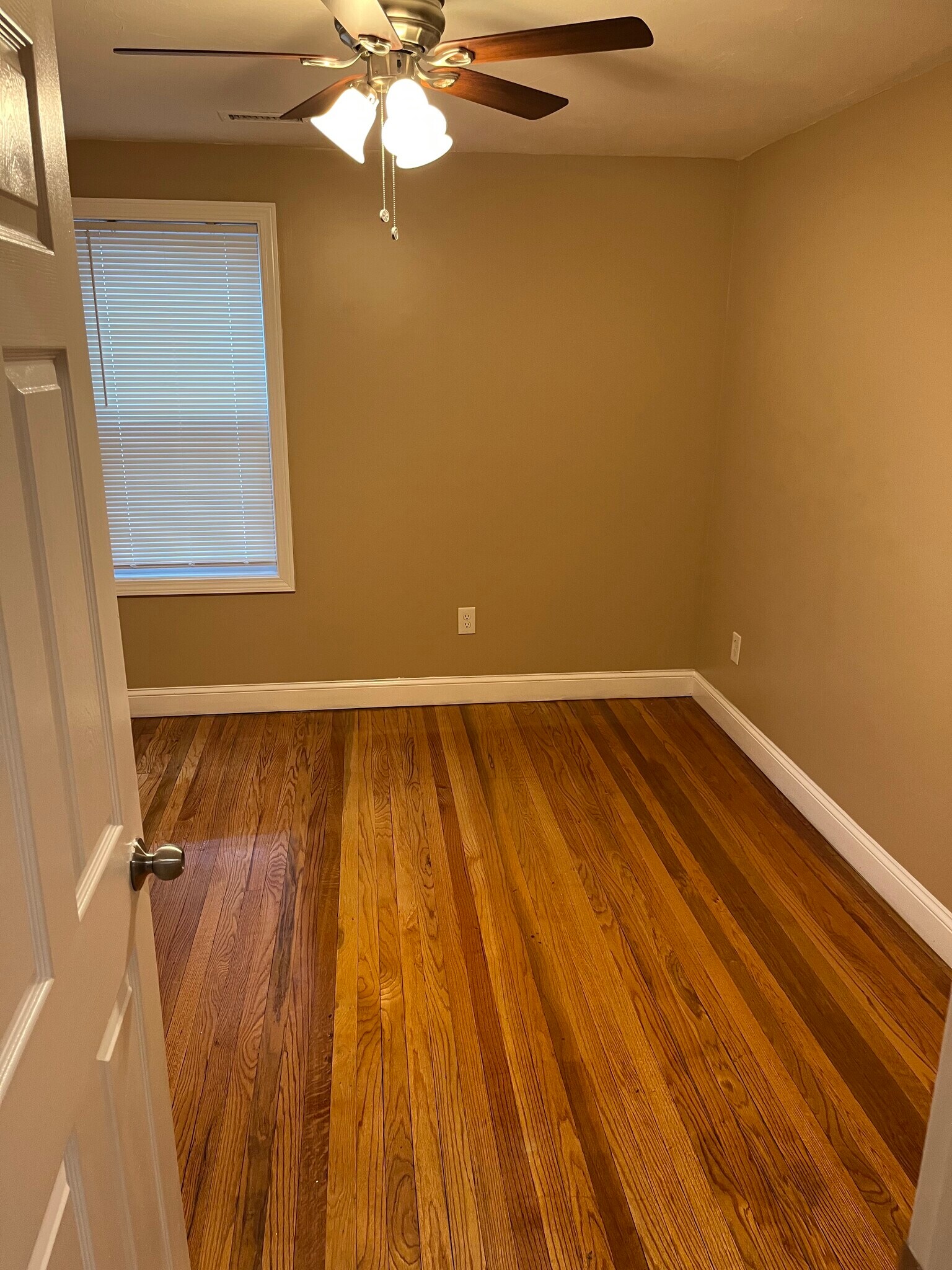 Bed #3 - 17 Shamrock St