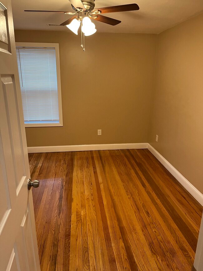 Bed #3 - 17 Shamrock St