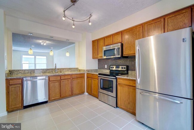 Building Photo - 14510 Mayfair Dr