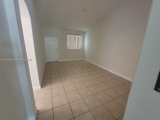 Building Photo - 2900 SE 17th Ave