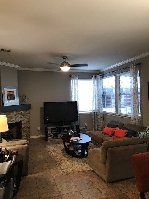 Building Photo - 807 Windhurst