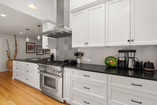 Building Photo - 205 Brattle St
