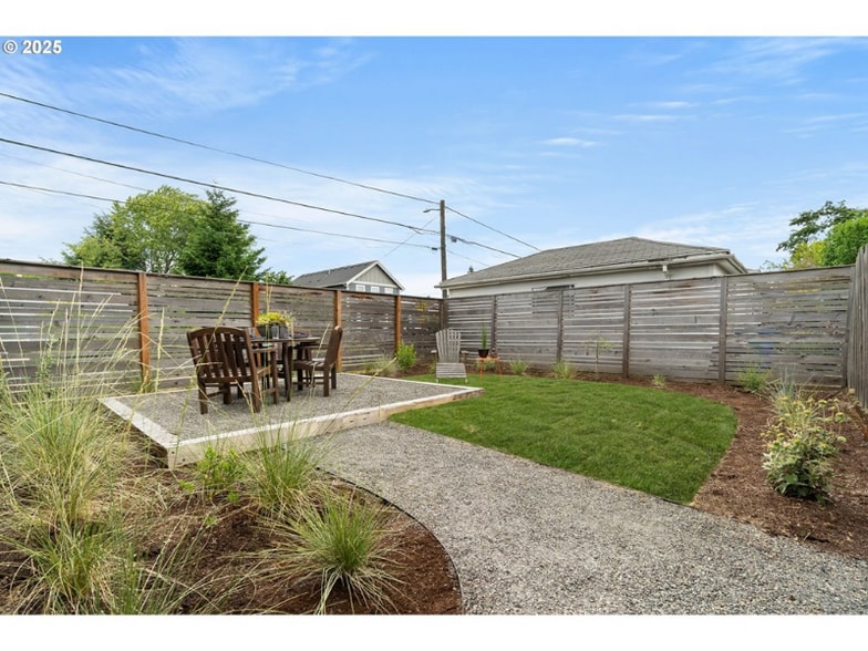 Building Photo - 841 NE 77th Ave