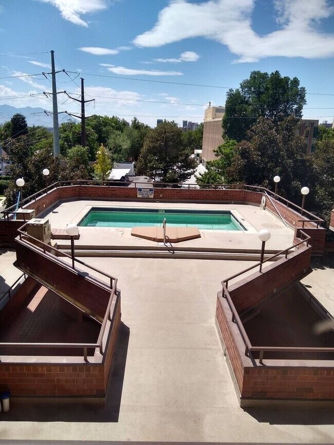 Building Photo - Incredible Location with 2 secure parking spaced