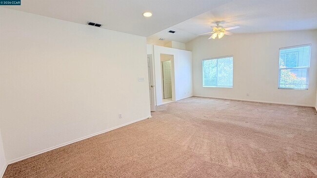 Building Photo - 1023 Vista Pointe Cir