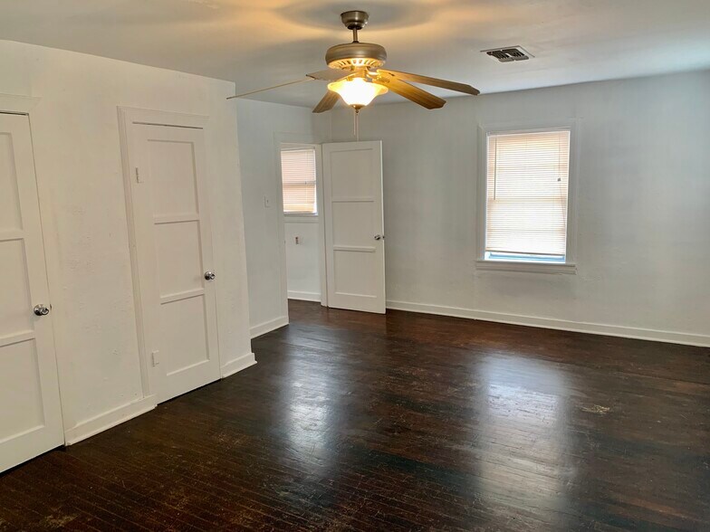 Building Photo - 2016 Dunlavy St