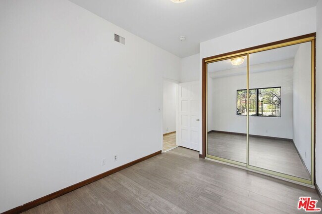 Building Photo - 2846 Royston Pl