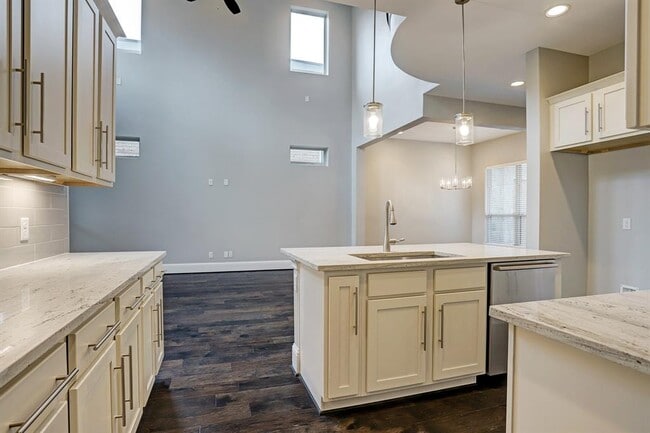 Building Photo - 4853 Benning Dr