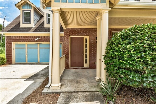 Building Photo - Welcome to this stunning 4-bedroom, 2.5-ba...