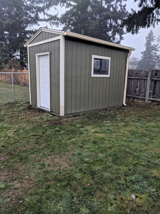 Building Photo - Updated One Bedroom Home For Rent- Fenced ...