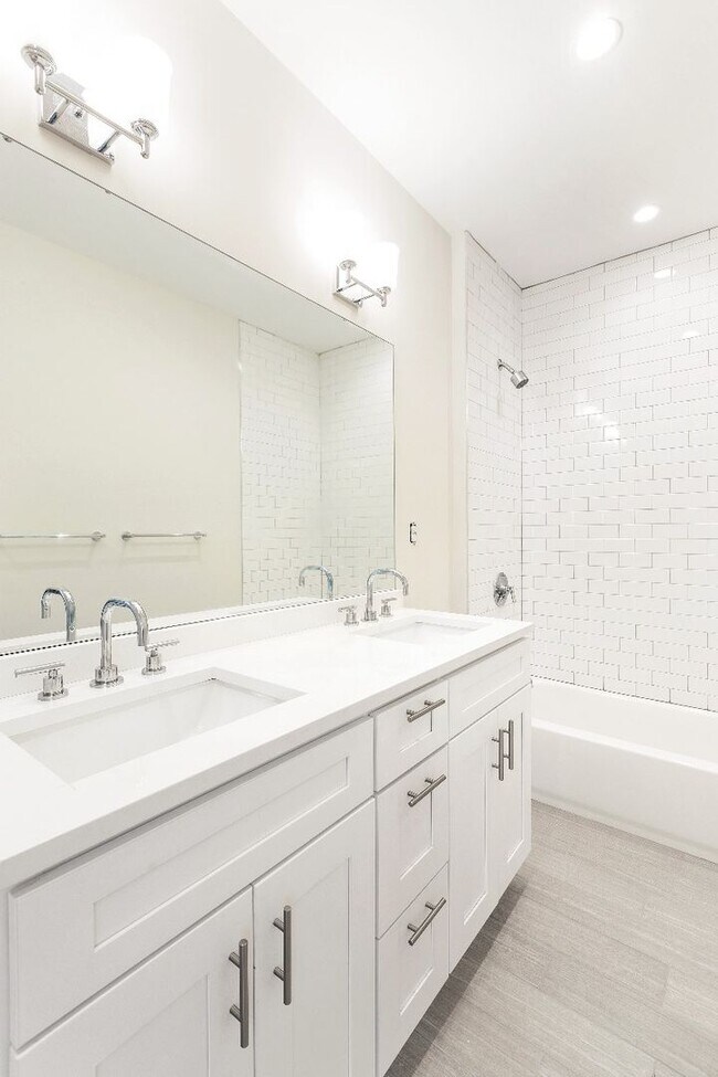 Building Photo - 1912 Washington St