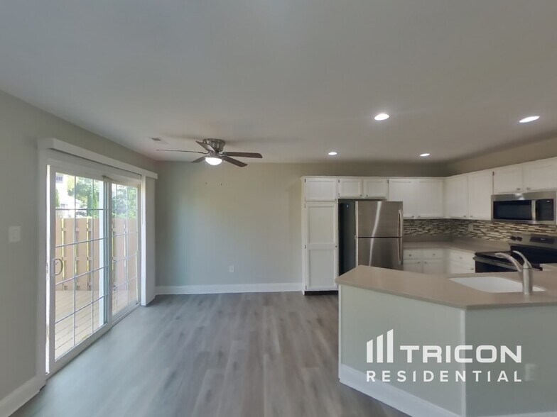 Building Photo - 5200 Plantation Ct