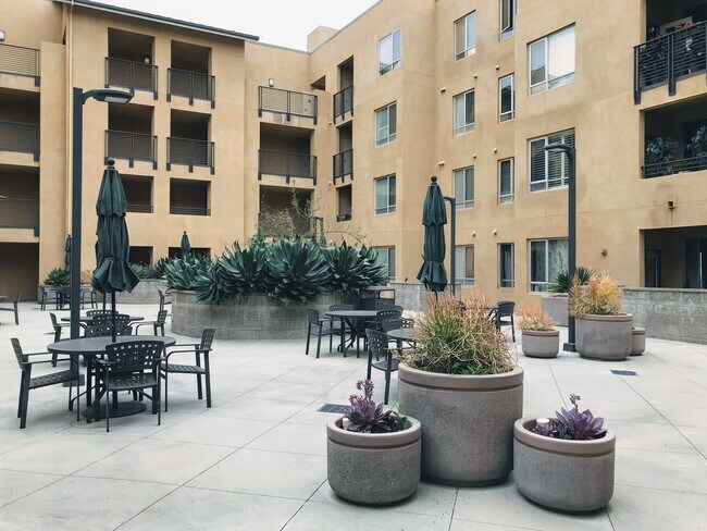 Building Photo - Ideally located Playa Vista Condo
