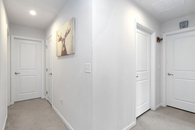 Building Photo - Spacious 4BR House in South Lebanon