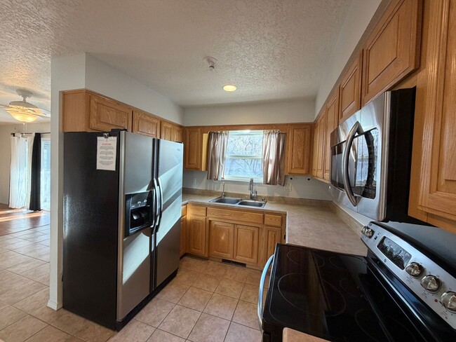 Building Photo - 3 Bedroom Single Story Home Available Near Academy Rd NW & Ventura St NE!