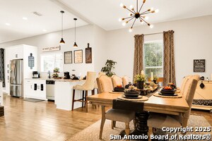 Building Photo - 1038 W Mistletoe Ave