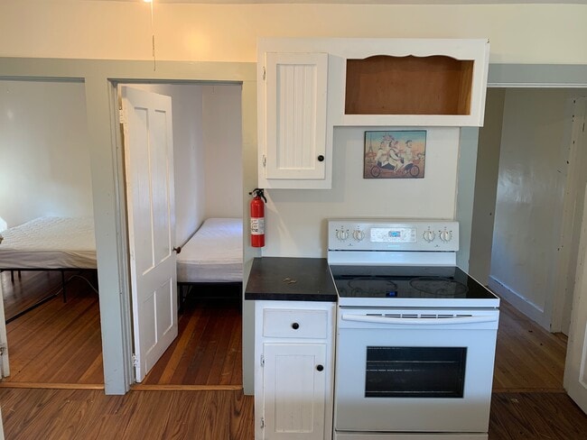 Building Photo - 15 Simmons St