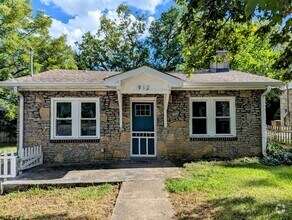 Building Photo - Awesome East Nashville Stone Cottage in gr...