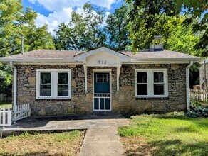 Building Photo - Awesome East Nashville Stone Cottage in gr...