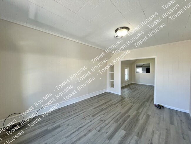 Building Photo - 162 Thompson St