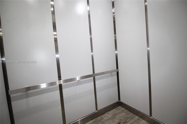 Building Photo - 17890 W Dixie Hwy