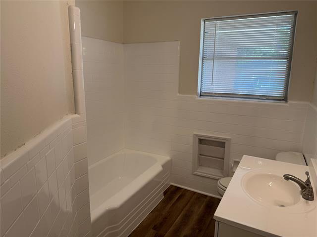 Building Photo - 2020 Robinwood Dr