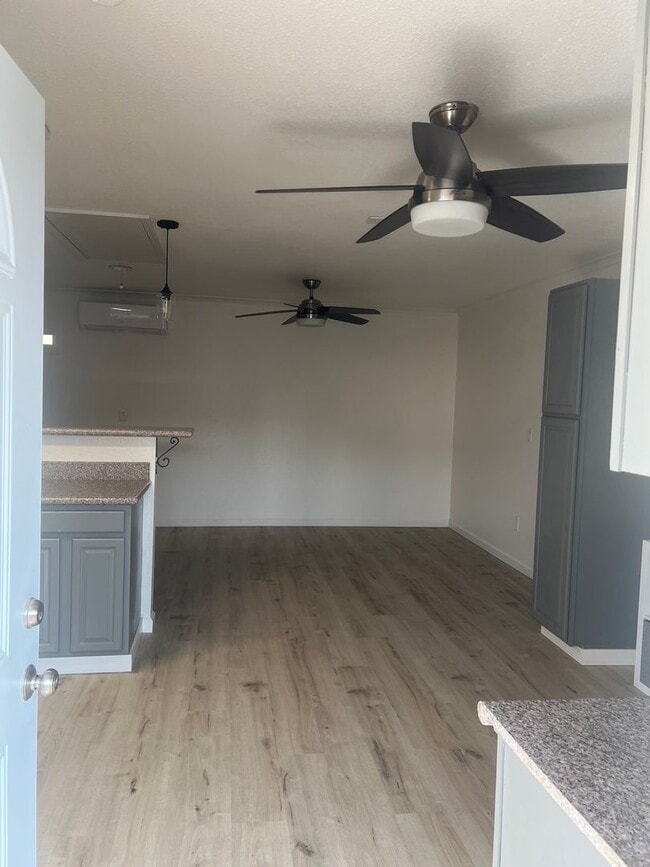 Building Photo - Charming 1 bedroom home