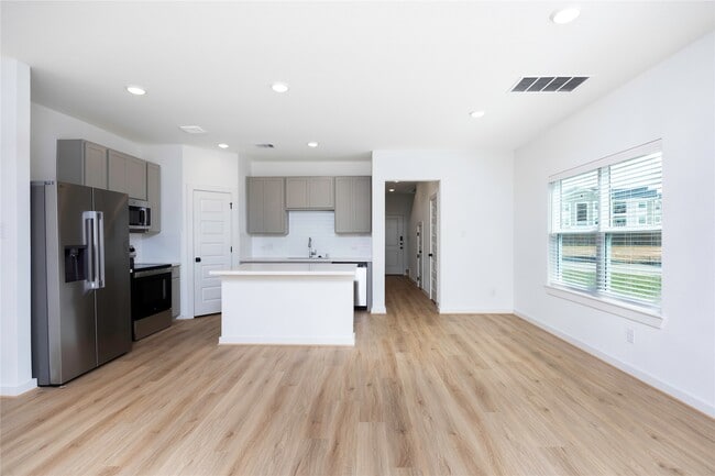 Building Photo - 1951 Longmire Villas Ct