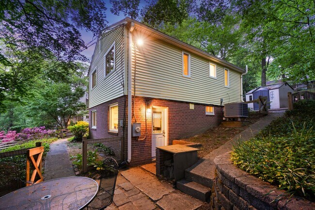 Building Photo - 3 Bed 1.5 Bath - Takoma Park Cottage - Mov...