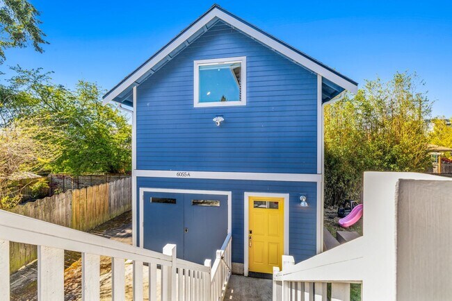 Building Photo - 5bd/2.75ba Seattle Home